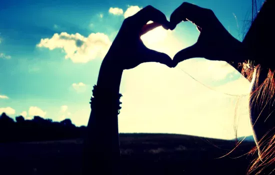 Tushda sevgan insonni ko‘rish nimani anglatadi?